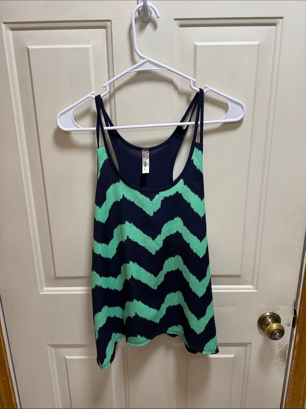 Vintage Y2K Bella Women’s Navy and Mint Chevron Oversized Tank Top size S